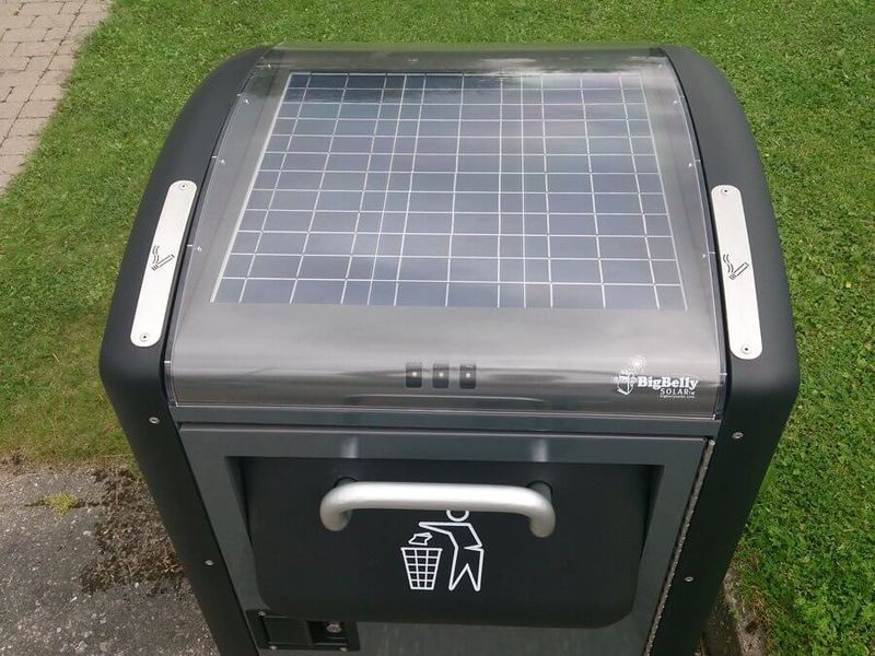 Инновационные контейнеры для мусора, работающие от солнечной энергии