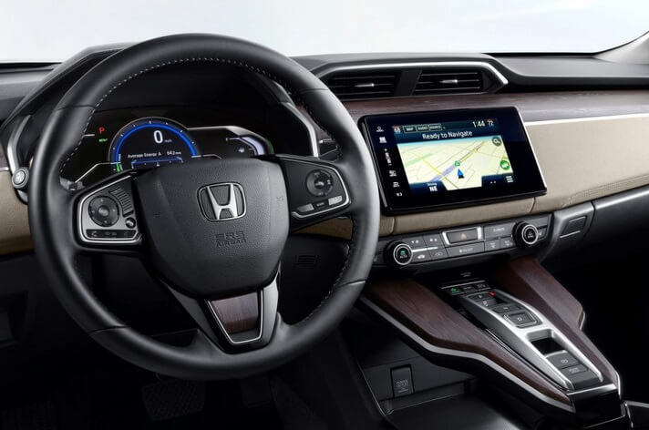 Honda представила электромобиль Clarity Electric и гибрид Clarity Plug-in Hybrid