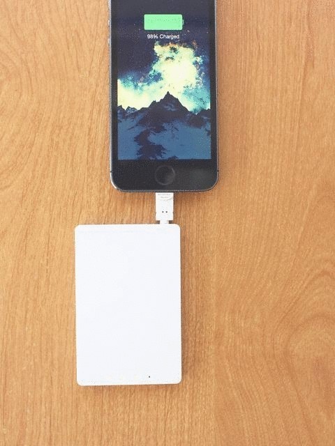 TravelCard — мобильное зарядное устройство размером с кредитную карту