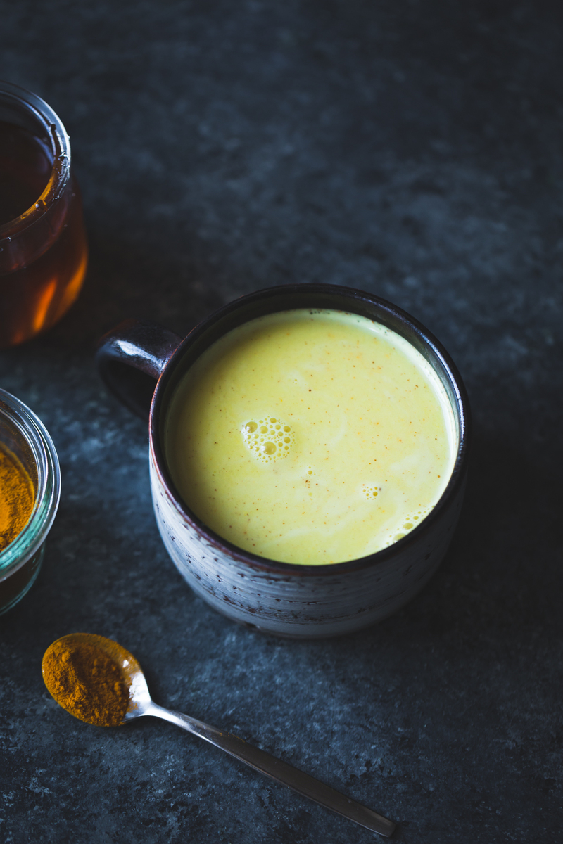 Золотое ореховое молоко + овсянка: идея для быстрого и полезного завтрака