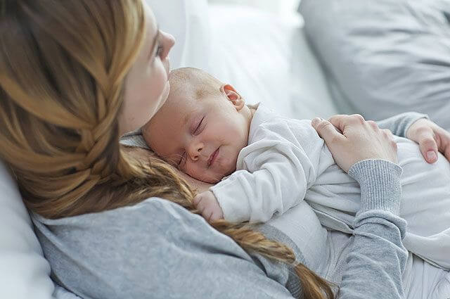 Почему женщинам сейчас так тягостно материнство