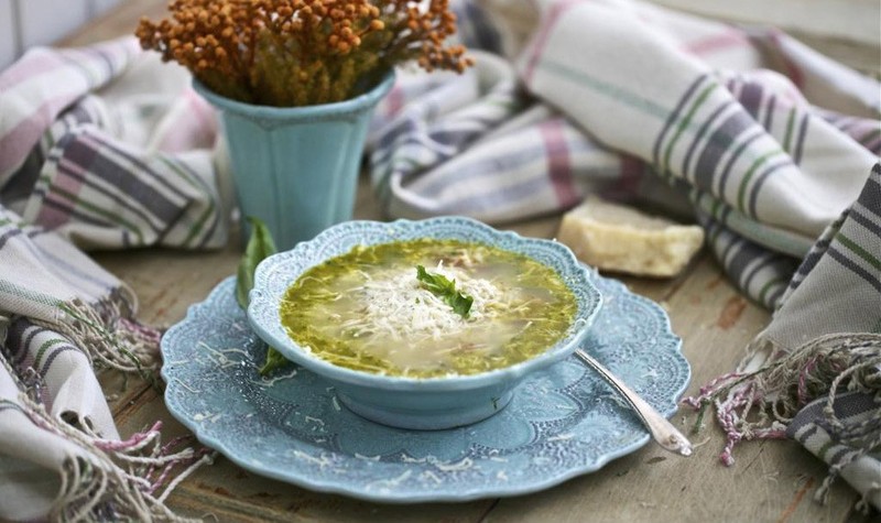 Суп минестроне с перловкой и зеленым песто по-итальянски