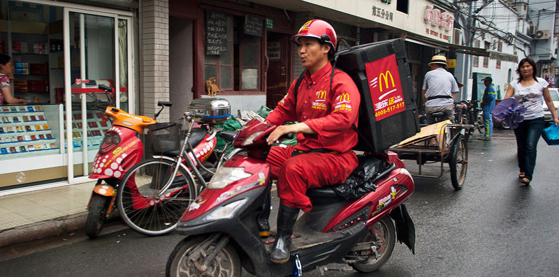 В Китае заменят скутеры мини-элетромобилями