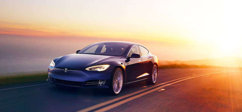 Tesla Model S проехала без подзарядки 900 километров