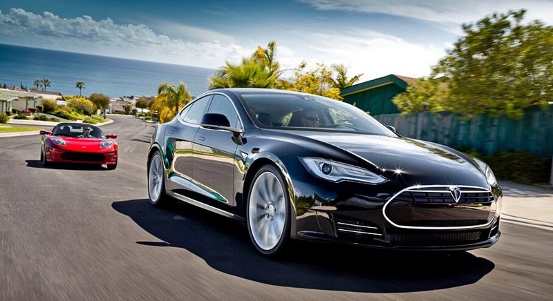 Электромобили Tesla Model X и Model S стали еще динамичнее