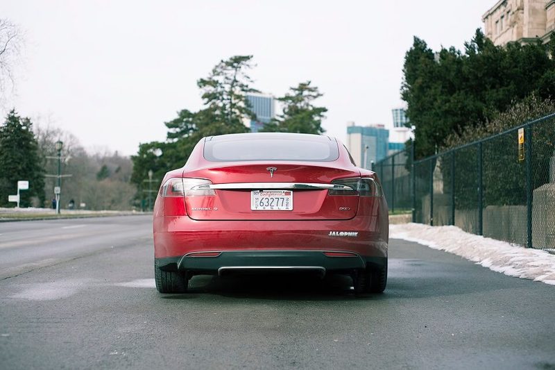 Сколько проезжает Tesla