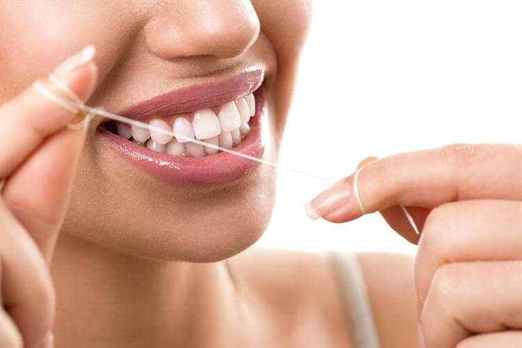 Как избежать токсинов при уходе за зубами, кожей и волосами