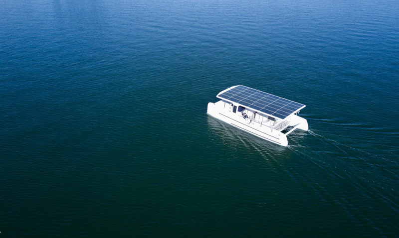 Электрическая яхта на солнечной энергии