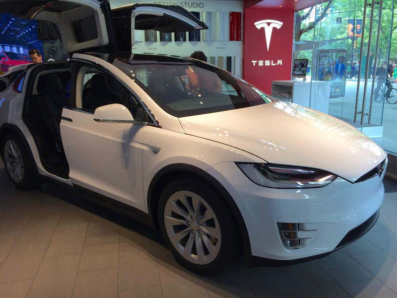 Тест-драйв Tesla Model X