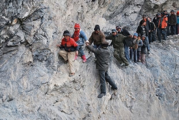 Самые опасные дороги в школу на нашей планете