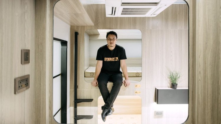 Работаешь в банке, живешь в коробке: Как устроены общежития Гонконга 