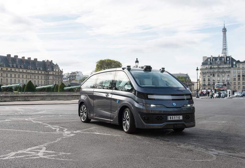 Французский производитель автономных автобусов Navya представил роботизированное такси