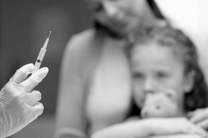 Франсуаза Берту: Хочешь быть здоровым — держись подальше от прививок