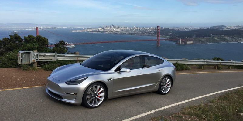 Двухмоторный электромобиль Tesla Model 3 выйдет летом