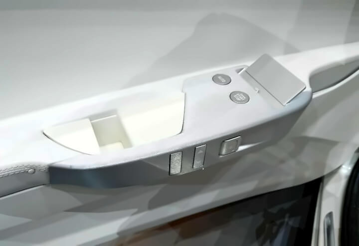 Lingyun Technology представила новое поколение двухколесного электромобиля Lingyun Technology представила новое поколение двухколесного электромобиля