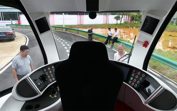 Китайский трамвай, которому не нужны рельсы и провода