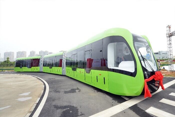 Китайский трамвай, которому не нужны рельсы и провода