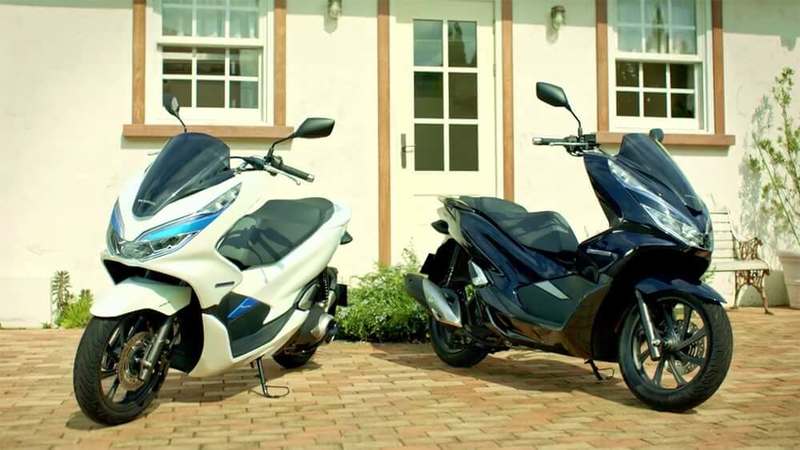 Honda начнет производство гибридного скутера PCX