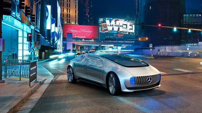 Mercedes запустит сервис самоуправляемых авто уже через год