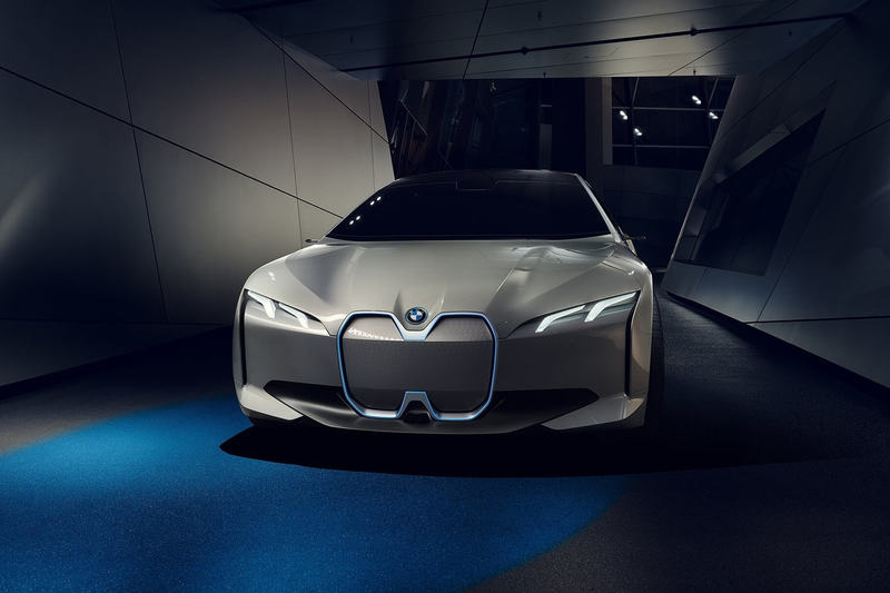 BMW определилась с датой дебюта электрокара i4