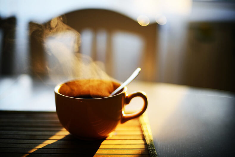 Почему пить кофе утром вредно