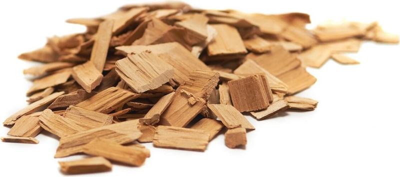 Щепа для копчения: выбор древесины, заготовка, использование ароматизаторов