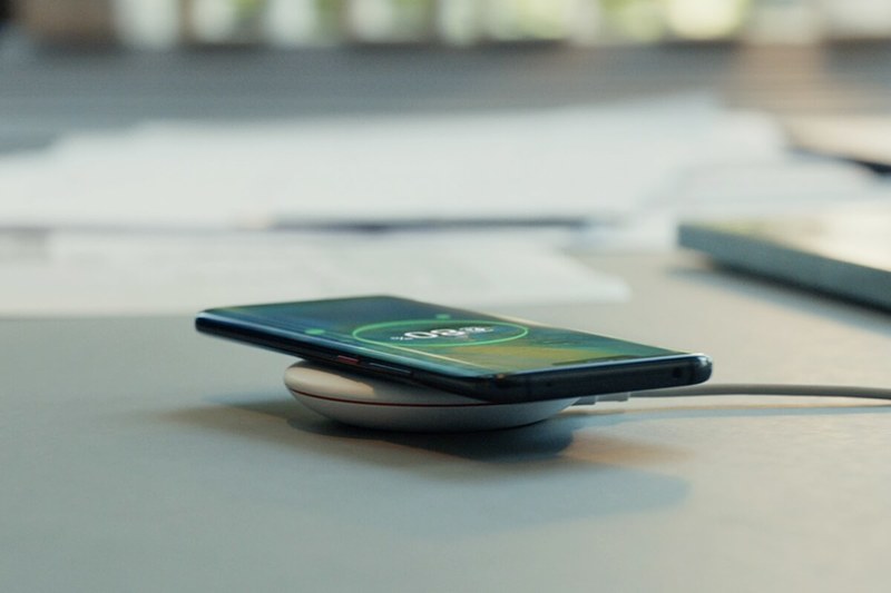 Huawei выпускает первый смартфон с возможностью беспроводной зарядки других устройств
