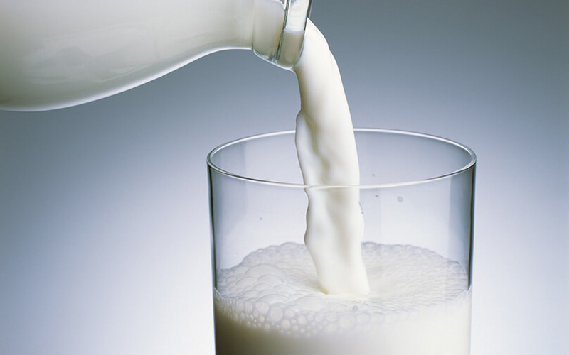 7 признаков того, что вам нельзя пить молоко