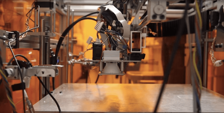 Первый настоящий 3D-принтер печатает весь объект сразу