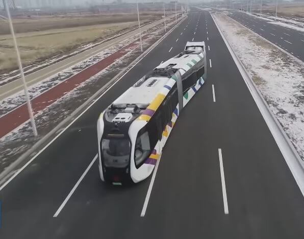 Китай протестировал первый в мире безрельсовый поезд