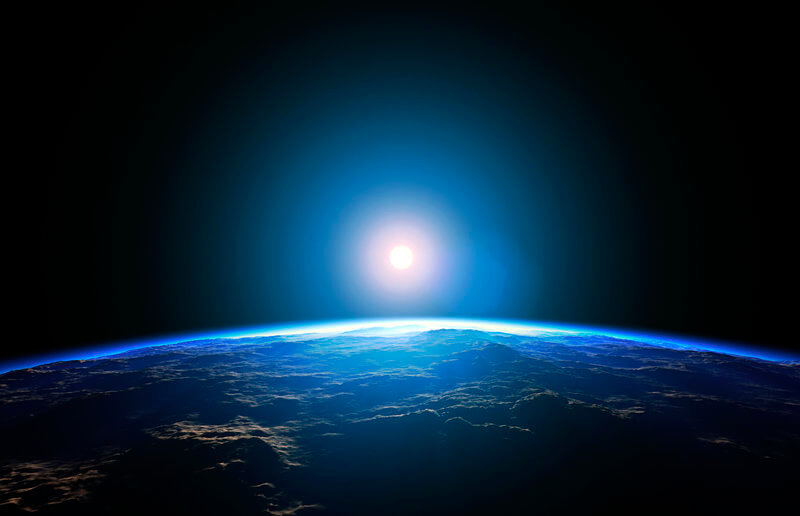 Атмосфера Земли простирается дальше, чем мы привыкли считать — за орбиту Луны