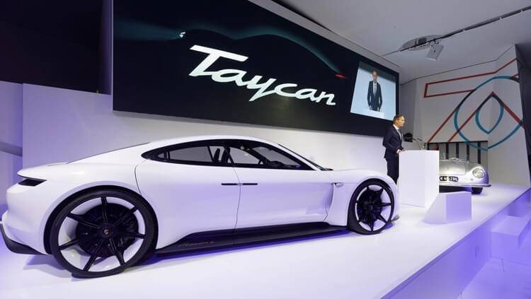 Электрокар Porsche Taycan привлёк более 20 000 потенциальных покупателей
