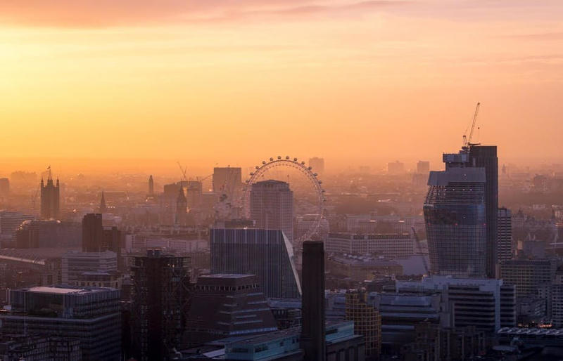 Лондон вводит строгие налоги за выбросы автомобилей