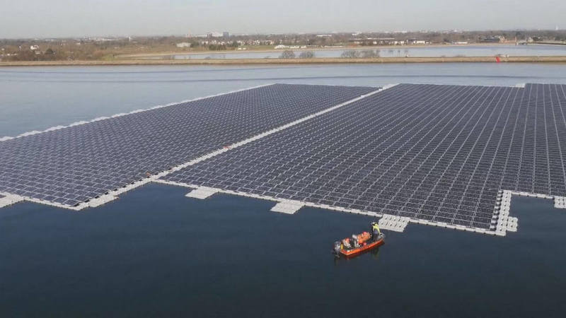 Крупнейшая плавучая солнечная электростанция в Европе будет построена в Голландии