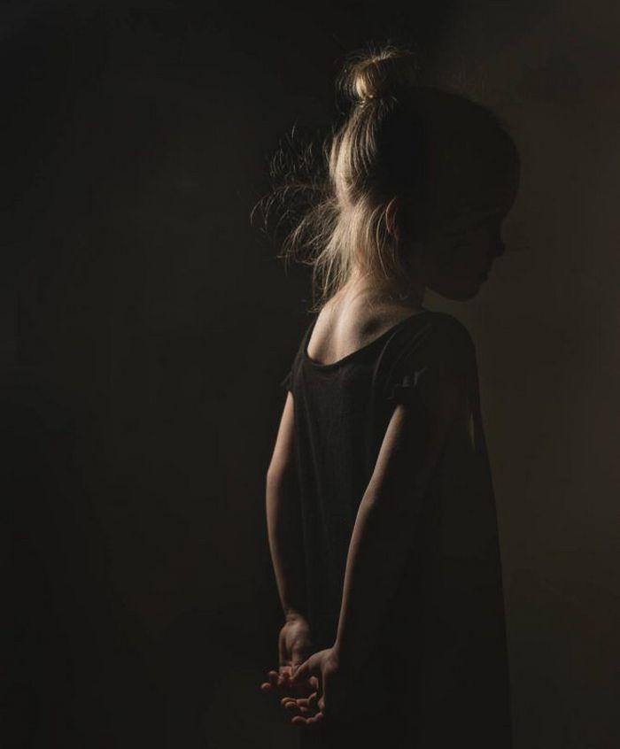 Что делать, если ребенок боится темноты?