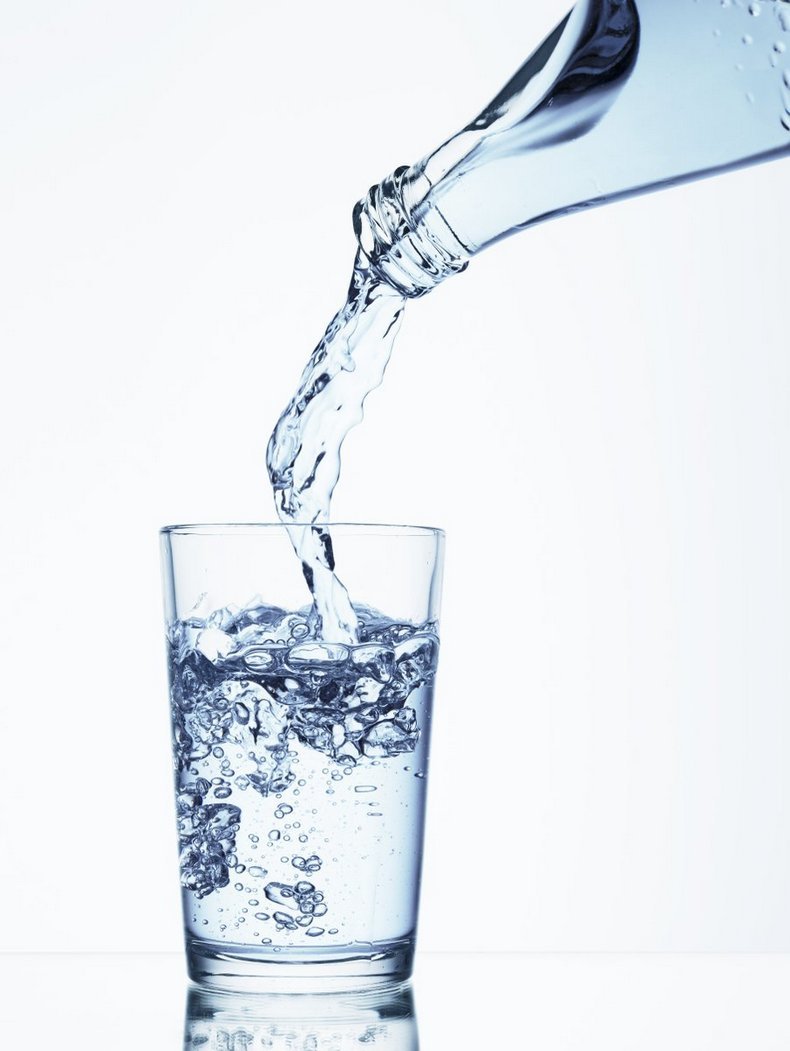 Стакан воды натощак может ослабить симптомы двух десятков заболеваний!