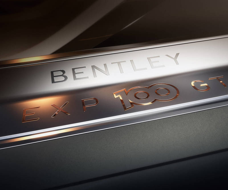 Bentley показала на видео гибрид-трансформер