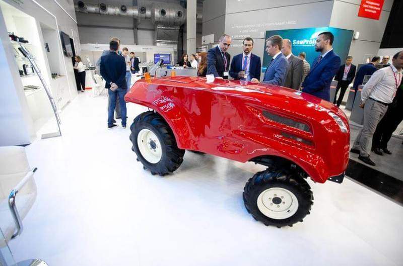 В России показали первый беспилотный трактор