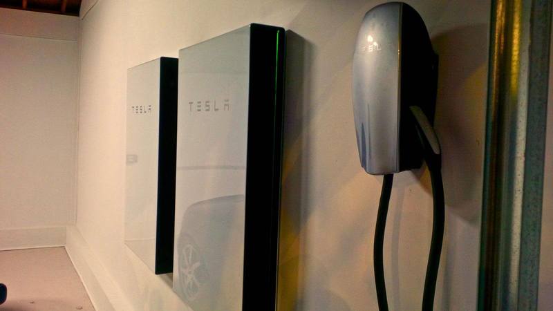 Tesla добилась рекордного роста систем хранения энергии