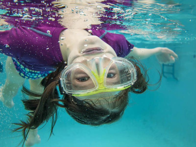 12 упражнений в воде, которые помогут ребенку справиться со страхами