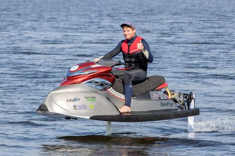 Гидроцикл WaveFlyer умеет буквально летать над водой