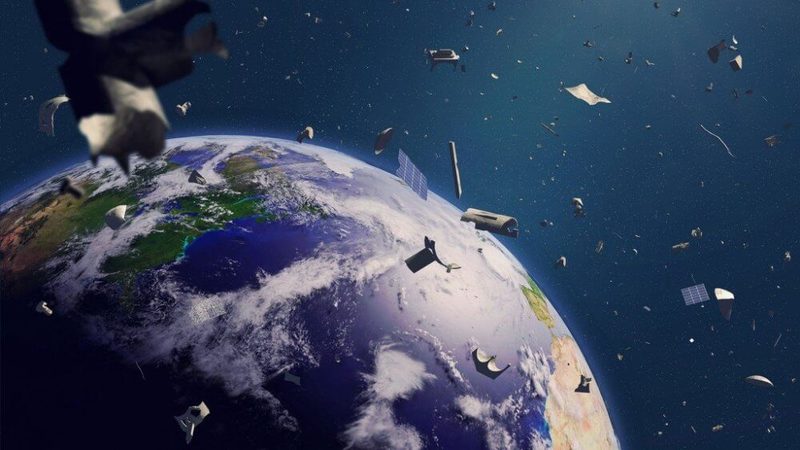 Российские спутники получат функцию самоуничтожения. Космического мусора станет меньше?
