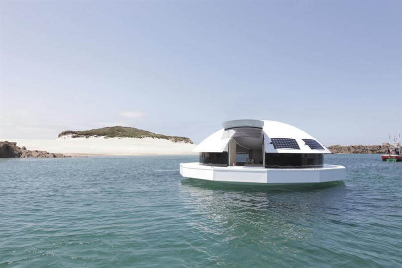 Французская компания предлагает персональное плавучее жилище в духе Джеймса Бонда