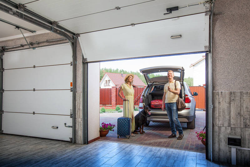 Теплые ворота в гараже и энергоэффективные роллеты: комфорт круглый год