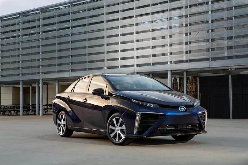 Toyota выпустит новый водородный седан