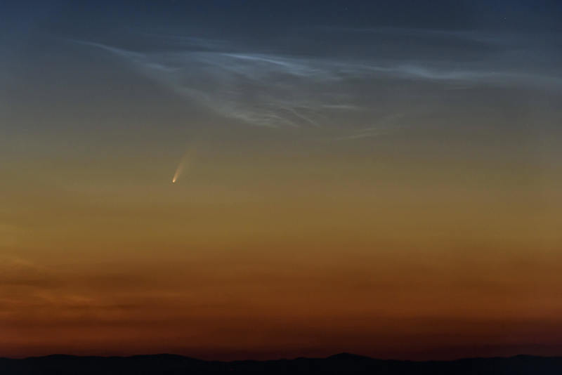 Комета мчится мимо Земли, обеспечивая зрелищное шоу