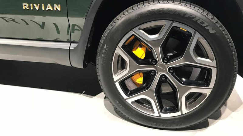 Электромобиль нуждается в специальных шинах: Rivian обращается к Pirelli