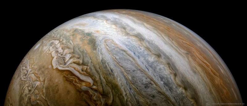 Почему цветные полосы облаков окружают Юпитер?