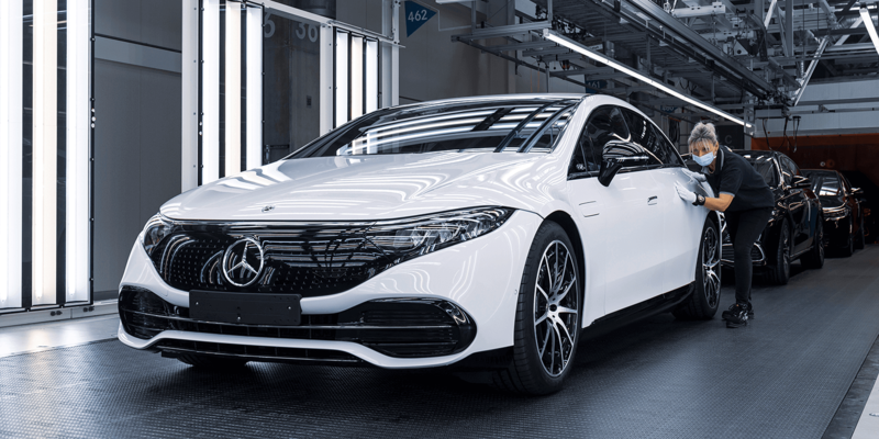 Mercedes начинает серийное производство EQS