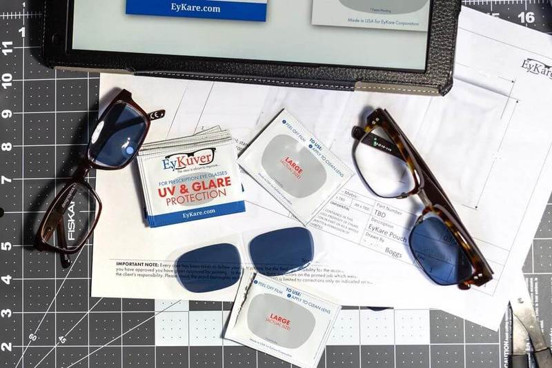 Недорогие тонированные наклейки превращают очки в солнцезащитные